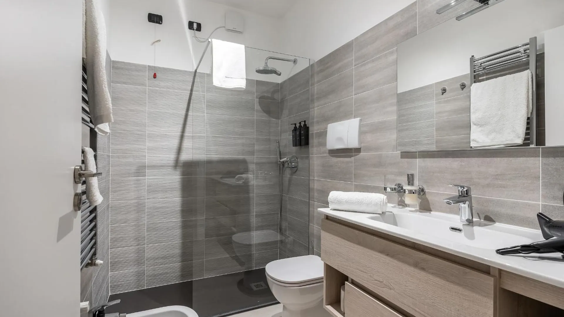Santa Giulia Suite Milan Apartment